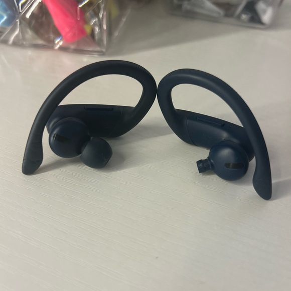 Power Beats Pros Wireless Navy Earbuds